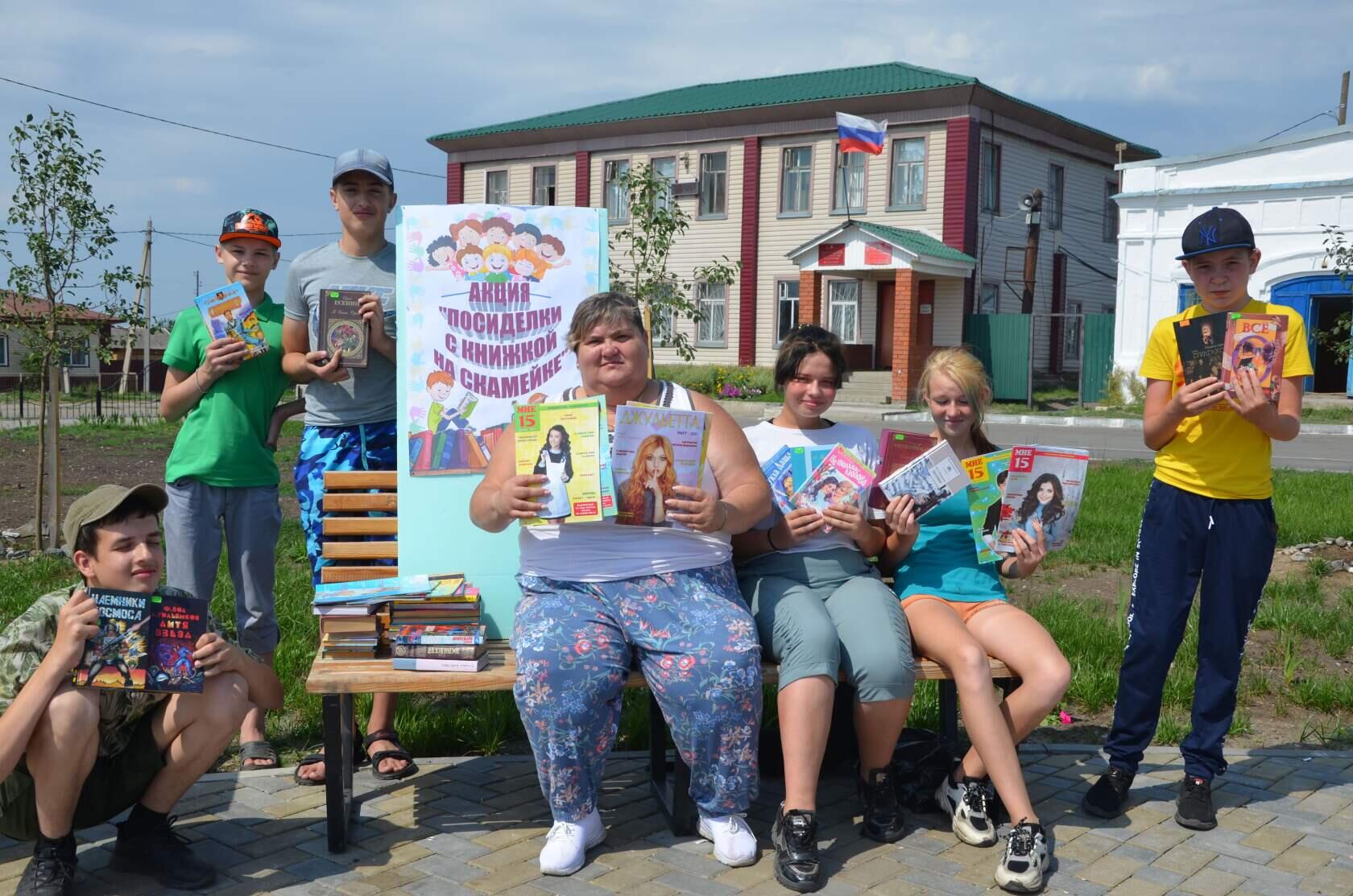 Акция «Посиделки с книжкой на скамейке» в Звериноголовском